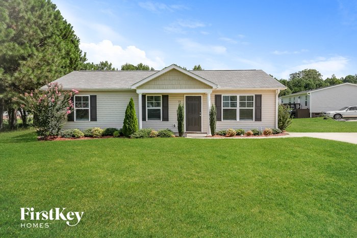 24 Rocks Edge Ln in Smithfield, NC - Building Photo