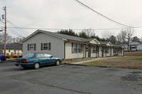 412-420 S College St in Dallas, NC - Foto de edificio - Building Photo