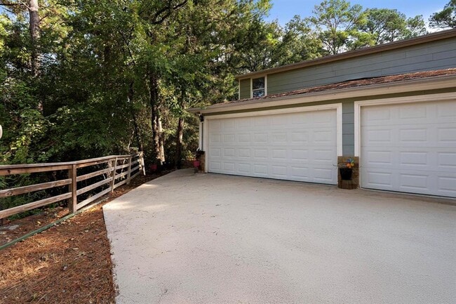 119 N Kanaio Dr in Bastrop, TX - Building Photo - Building Photo