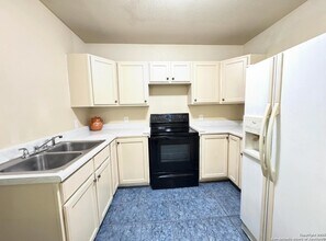 14424 Higgins Rd in San Antonio, TX - Building Photo - Building Photo