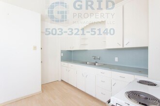 8324 SE Glenwood St in Portland, OR - Building Photo - Building Photo