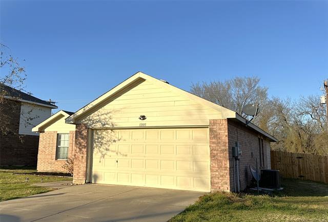 12105 Shine Ave in Rhome, TX - Building Photo - Building Photo