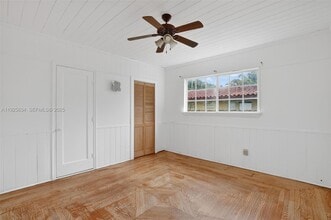 321 NE 169th St in North Miami Beach, FL - Building Photo - Building Photo