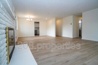 332 W Idaho Ave in Meridian, ID - Building Photo - Building Photo