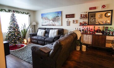 Mapleview Apartments in Hartland, WI - Building Photo - Building Photo