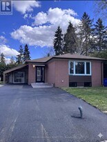 11 Johnson Rd in Aurora, ON - Building Photo