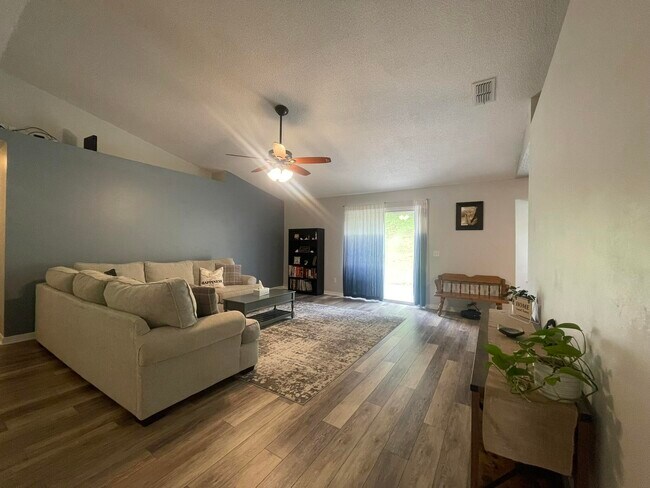 321 Egan Dr in Crestview, FL - Building Photo - Building Photo