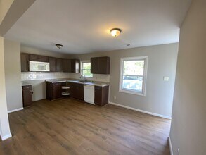 717 Lunar Dr in Raleigh, NC - Foto de edificio - Building Photo