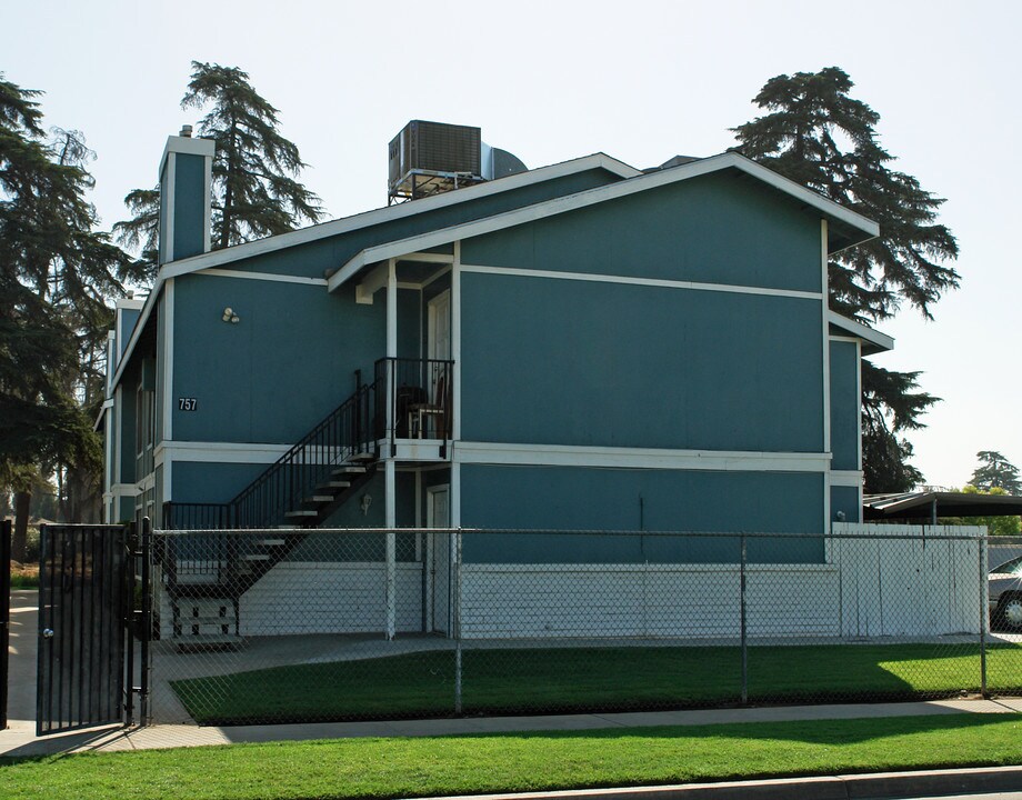 757 S Adler Ave in Fresno, CA - Foto de edificio