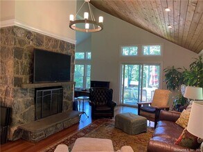 524 Barrack Hill Rd in Ridgefield, CT - Building Photo - Building Photo