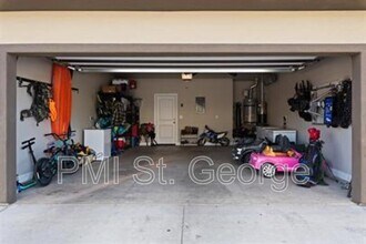 1001 W Curly Hollow Dr in Saint George, UT - Foto de edificio - Building Photo