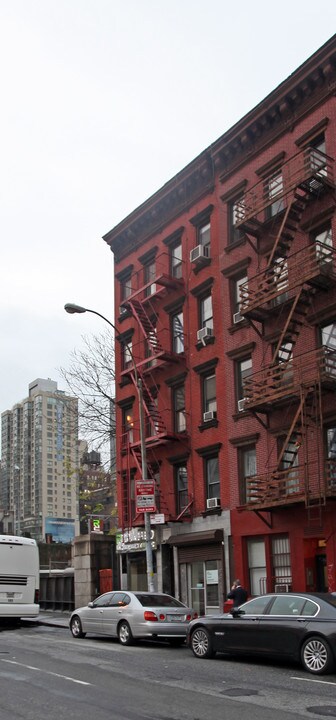 432 W 38th St in New York, NY - Building Photo