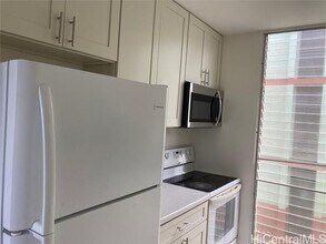 1045 Aheahe Ave in Wahiawa, HI - Building Photo - Building Photo