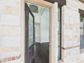 521 Cascada Lane in Round Rock, TX - Foto de edificio - Building Photo