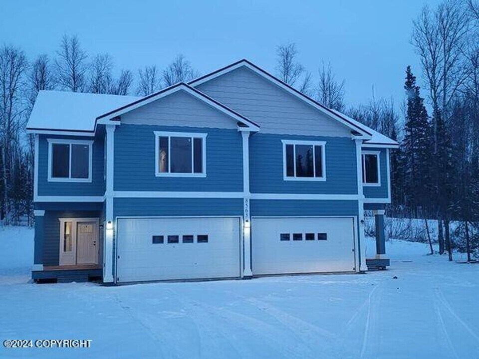 6585 Beverly Hills Cir in Wasilla, AK - Building Photo