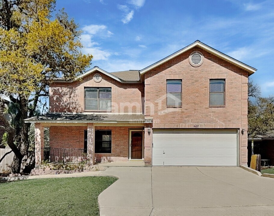 8627 Ledgeside in San Antonio, TX - Foto de edificio