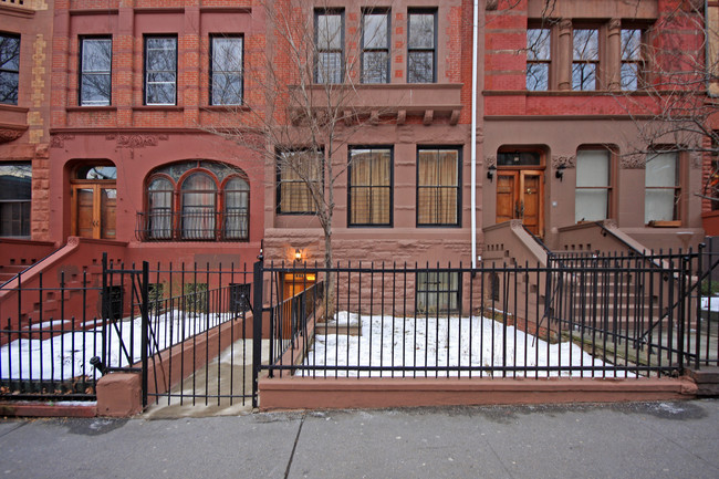 331 Convent Ave in New York, NY - Building Photo - Building Photo