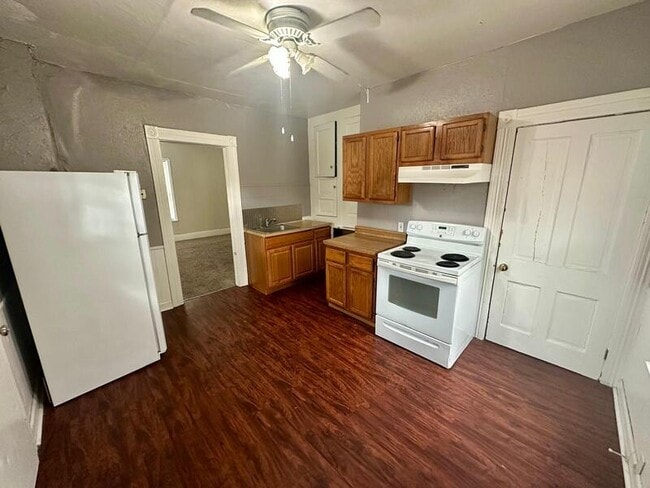 206 Courtland St in Fairport Harbor, OH - Building Photo - Building Photo