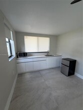 7330 SW 11th St in Miami, FL - Building Photo - Building Photo