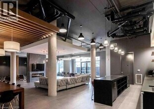 255 Northfield Dr E in Waterloo, ON - Building Photo - Building Photo