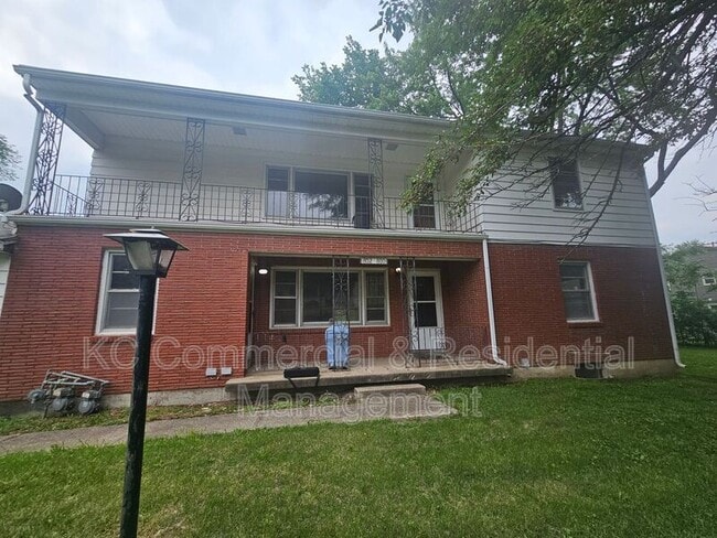 property at 800 E 75th Terrace