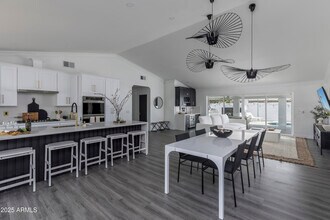 8702 E Clarendon Ave in Scottsdale, AZ - Building Photo - Building Photo