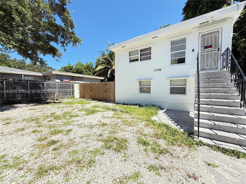 3376 NW 49th St in Miami, FL - Building Photo