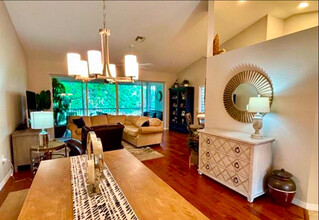 8125 Celeste Dr in Naples, FL - Foto de edificio - Building Photo