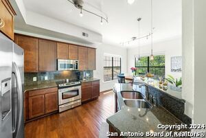 7342 Oak Manor Dr in San Antonio, TX - Building Photo - Building Photo