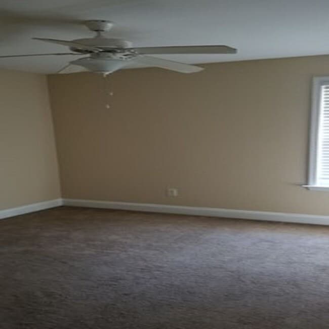 149 Wading Creek Ln in Fayetteville, NC - Building Photo - Building Photo