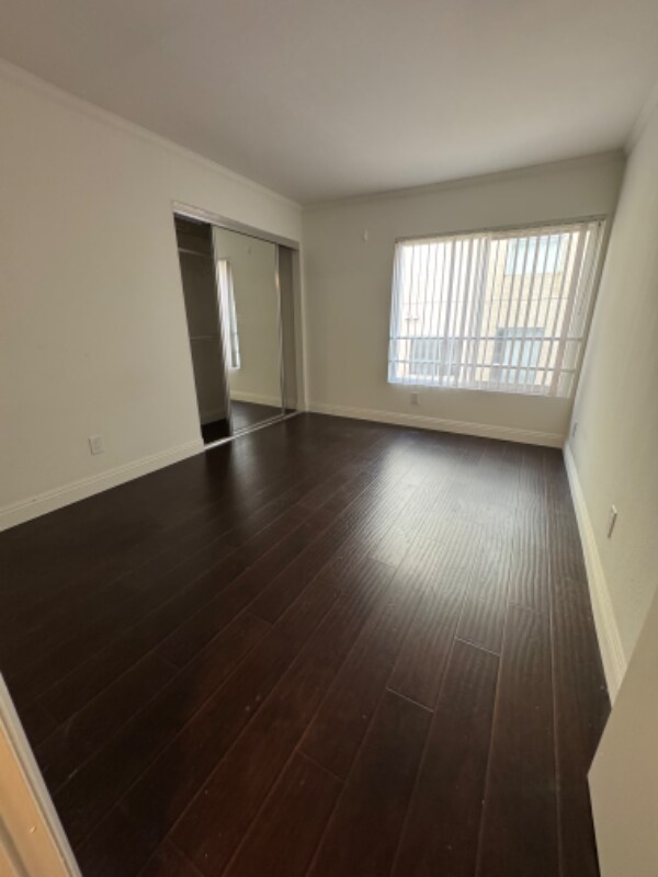10911 Rochester Ave in Los Angeles, CA - Building Photo - Building Photo