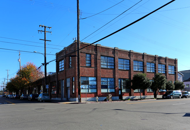 Adeline Lofts in Oakland, CA - Foto de edificio - Building Photo