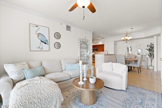 275 NW Flagler Ave, Unit Apt 403 in Stuart, FL - Foto de edificio - Building Photo