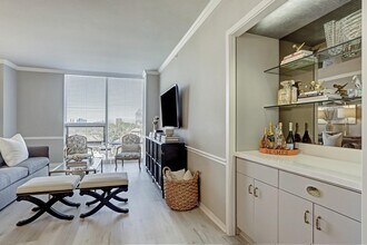 5100 San Felipe St in Houston, TX - Building Photo - Building Photo