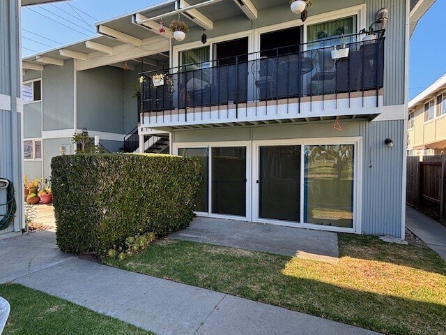 5502 Fernhill Cir, Unit B in Huntington Beach, CA - Building Photo