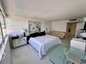 1880 S Ocean Dr in Hallandale Beach, FL - Building Photo