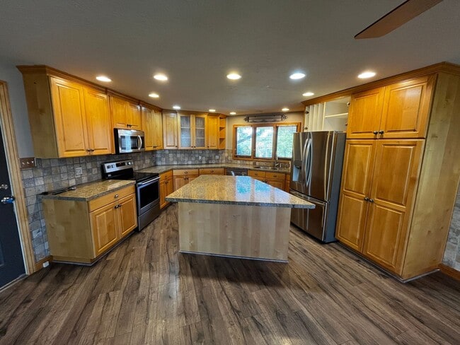 933 Northern Hills Cir in Bountiful, UT - Building Photo - Building Photo