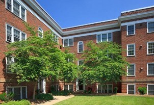 The Jack Jouett Apartments in Charlottesville, VA - Building Photo