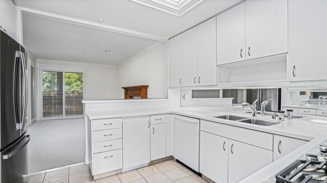 property at 206 Paradise Dr