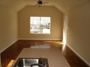203 Railroad St in Buda, TX - Building Photo - Building Photo