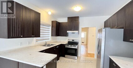 25 Huntsworth Ave in Thorold, ON - Building Photo - Building Photo