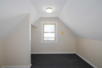 17 Juliustown Rd in Browns Mills, NJ - Building Photo - Interior Photo