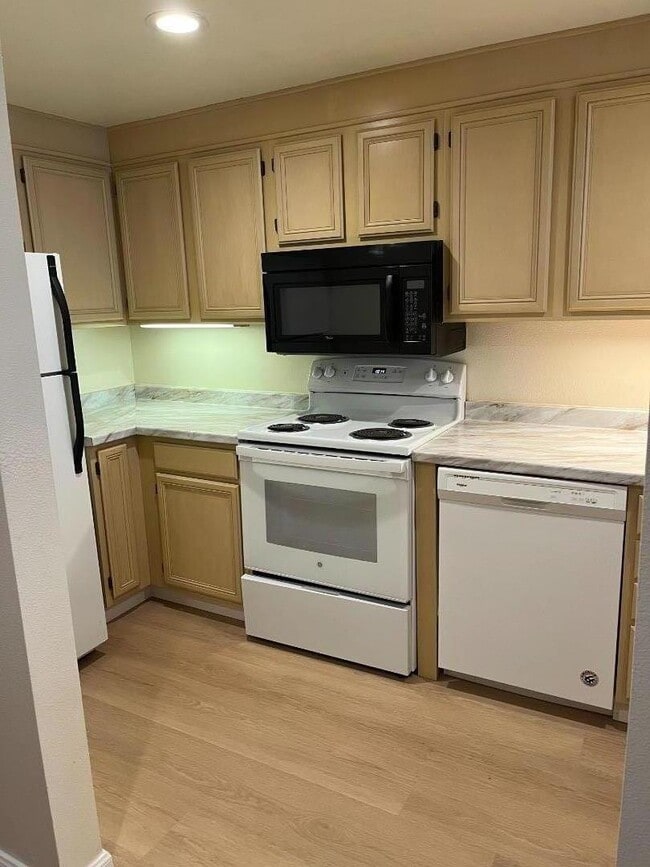 550 Ortega Ave in Mountain View, CA - Building Photo - Building Photo