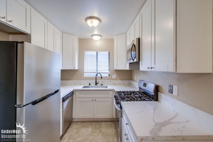 3245 Bramson Pl in San Diego, CA - Building Photo