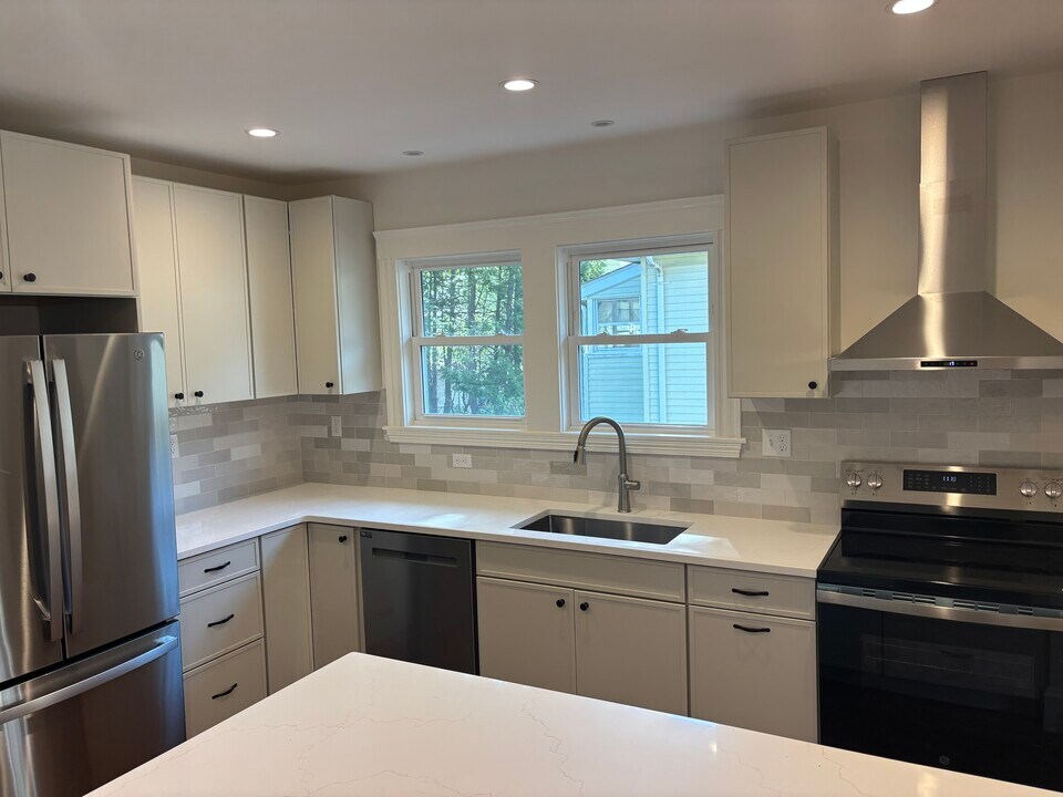 24 Jonathan St, Unit 24 Jonathan in Belmont, MA - Building Photo