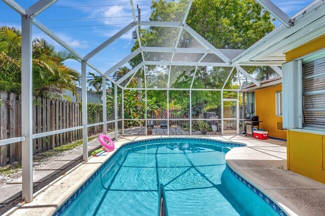 1246 Johnson St in Hollywood, FL - Building Photo - Building Photo