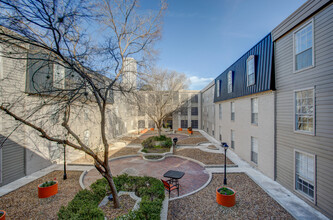 Avalon Square Apartments in Houston, TX - Foto de edificio - Building Photo