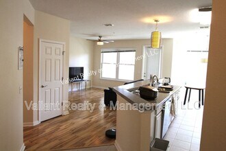 13364 Beach Blvd in Jacksonville, FL - Foto de edificio - Building Photo