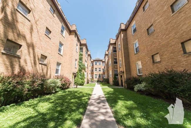 property at 5045 N Damen Ave