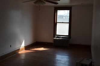 185 W Spotswood Ave in Elkton, VA - Building Photo - Building Photo